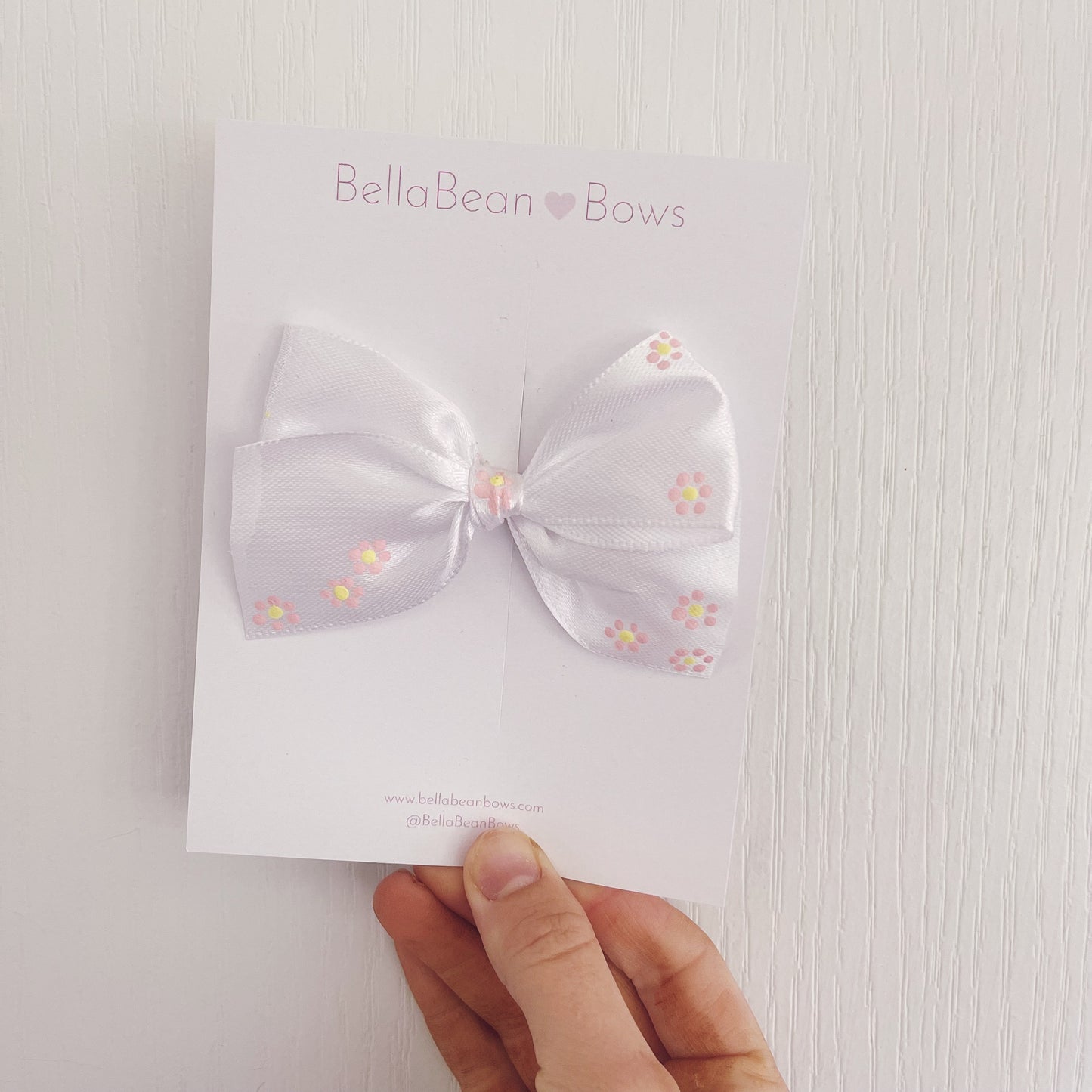 Satin Bow ~ 1.5" // Hand-painted Daisies // White